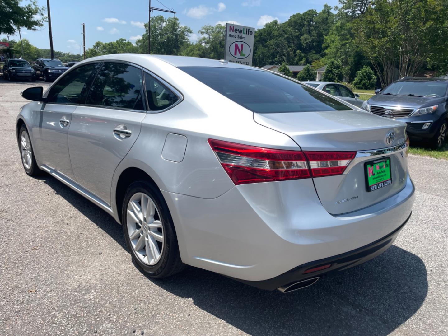 2014 GRAY TOYOTA AVALON XLE (4T1BK1EB4EU) with an 3.5L engine, Automatic transmission, located at 5103 Dorchester Rd., Charleston, SC, 29418-5607, (843) 767-1122, 36.245171, -115.228050 - Local Trade-in with Leather, Sunroof, Navigation, Backup Camera, CD/AUX/Bluetooth, Dual Climate Control, Power Everything (windows, locks, seats, mirrors), Heated Seats, Push Button Start, Keyless Entry (2 key fobs), Alloy Wheels. Clean CarFax (no accidents reported!) 99k miles Located at New Life - Photo#4
